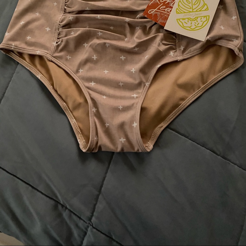 Kortni Jeane bottoms